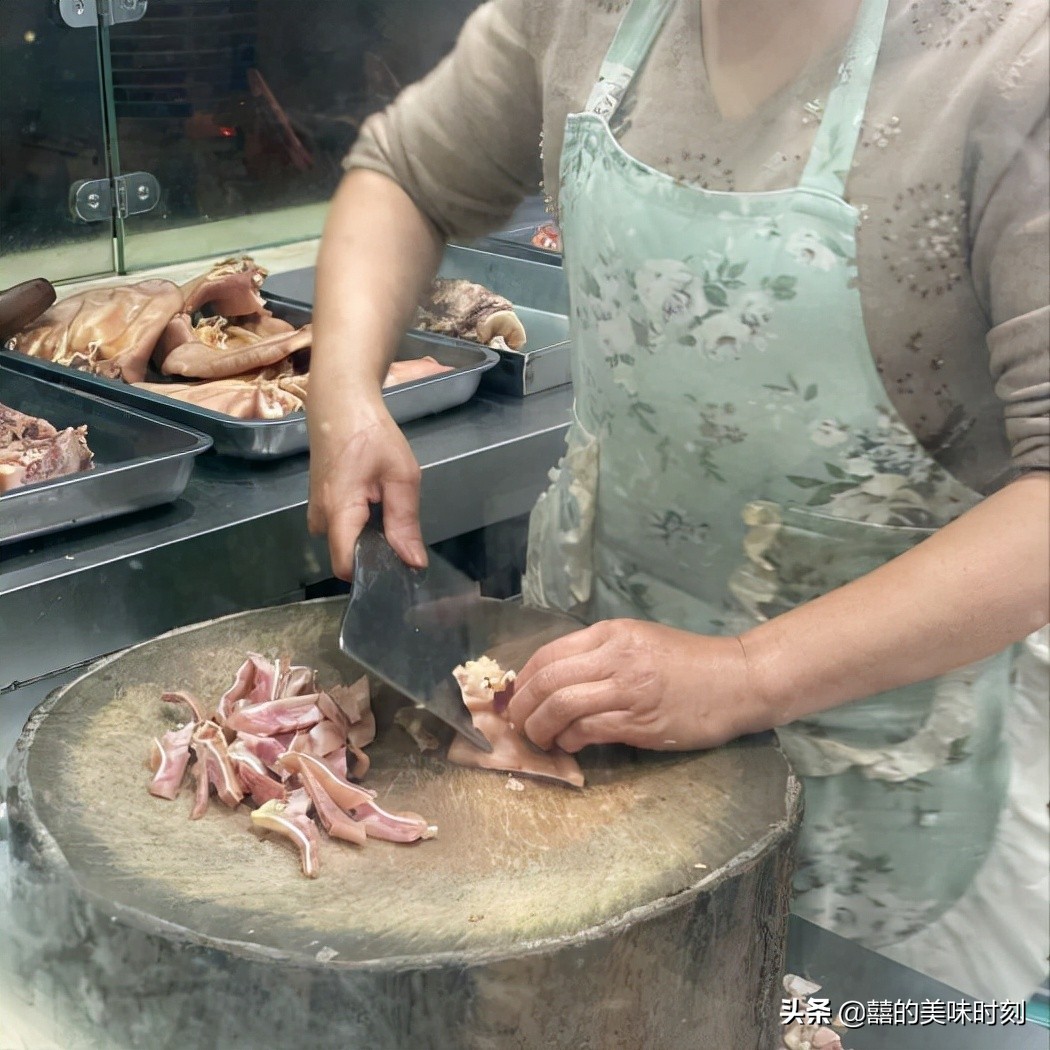 扬州这边的特色美食，4代人做了上百年，45元1斤当地人也说吃不起
