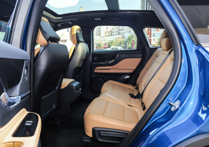 同是20万级豪华SUV，美系林肯和BBA，到底差距有多大？