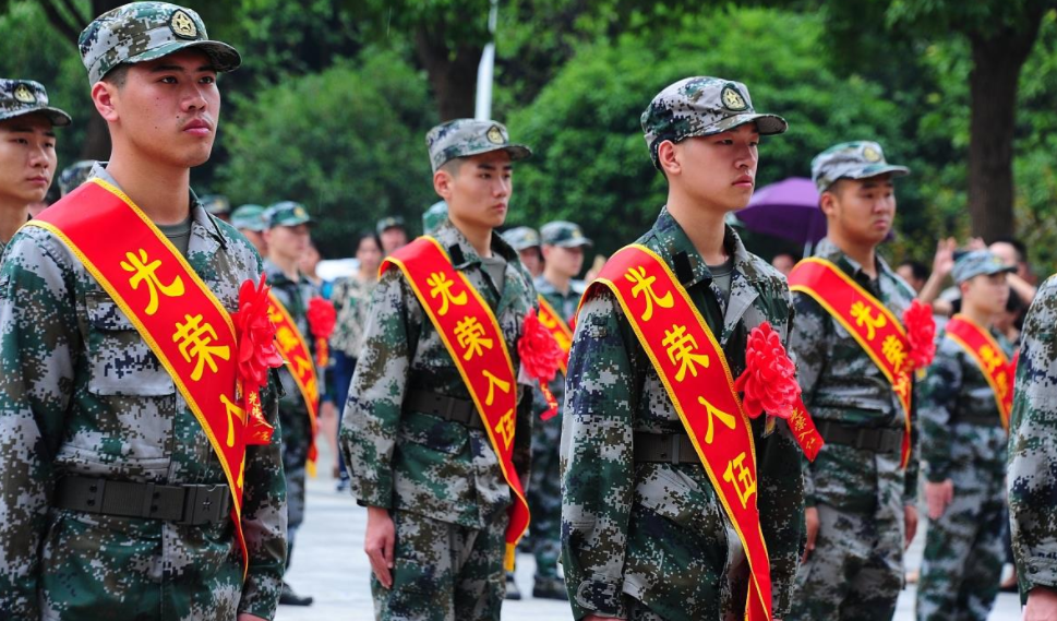 在校大学生和大学毕业生当兵，差距很明显，了解清楚再选择