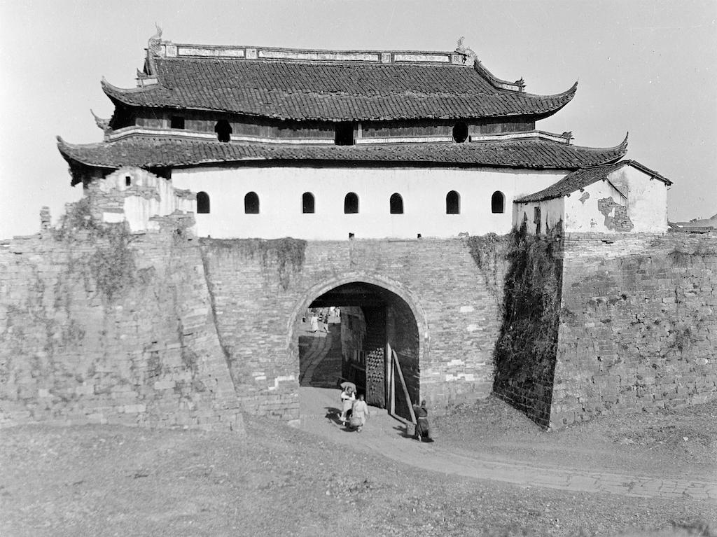 杭州凤山门：百年前，坐“篮筐电梯”上城门，要花点钱