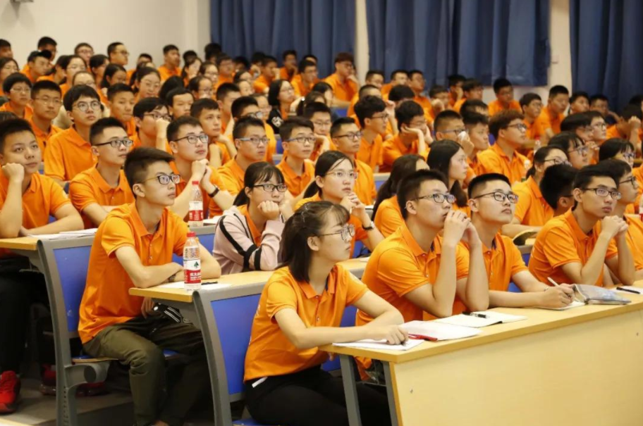 黑科大就“不雅视频”作出回应，谣言止于智者，传播者难辞其咎