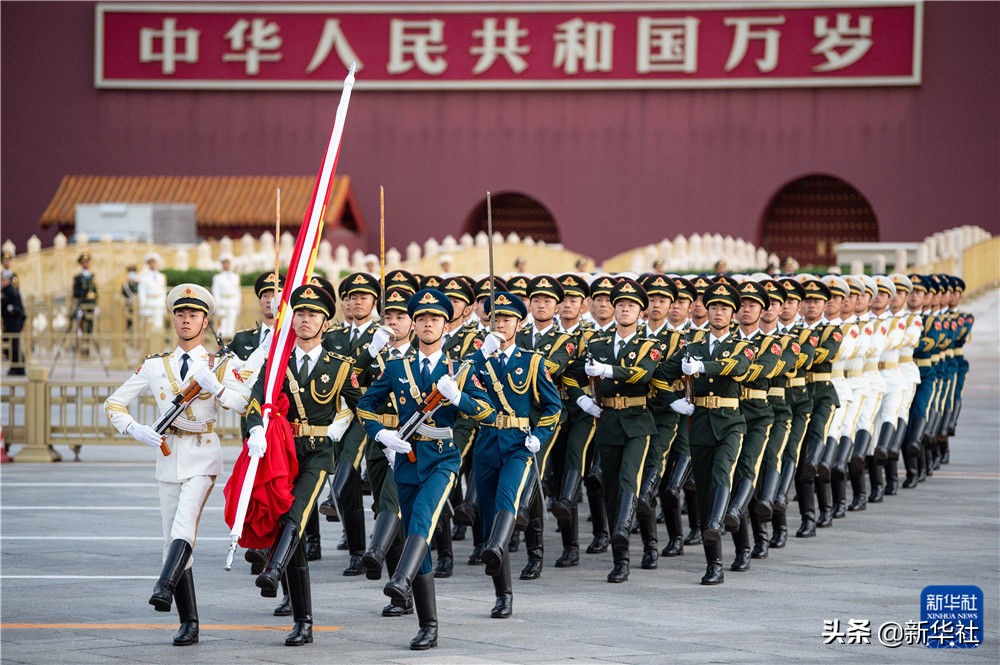 祖国颂·同升一面旗 | 携手共庆 再续华章——天安门广场国庆升国旗仪式侧记