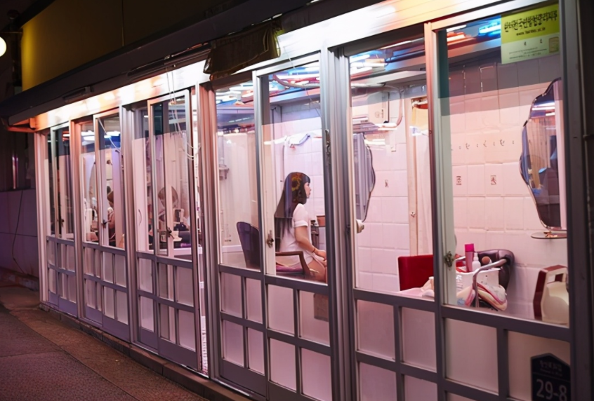 韩日世界杯为什么是两个国家（一场足球赛，带来24万亿性交易额，韩国为何沦落到这个地步？）