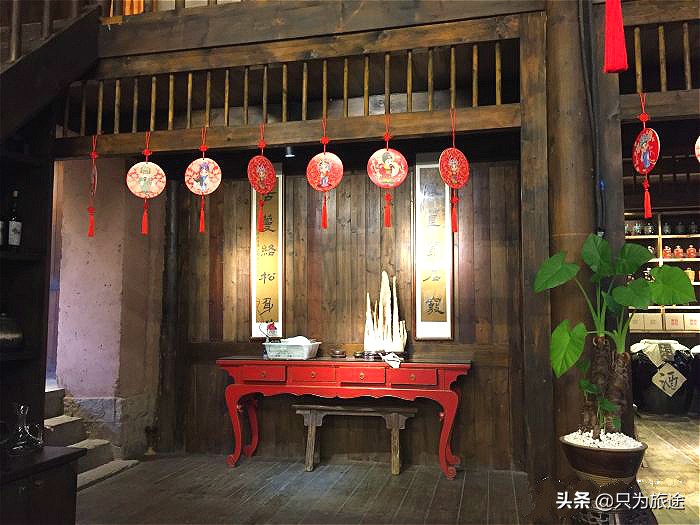 喝散装茅台、穿古装的小姐姐，闹中取静，古韵十足的重庆私家会所