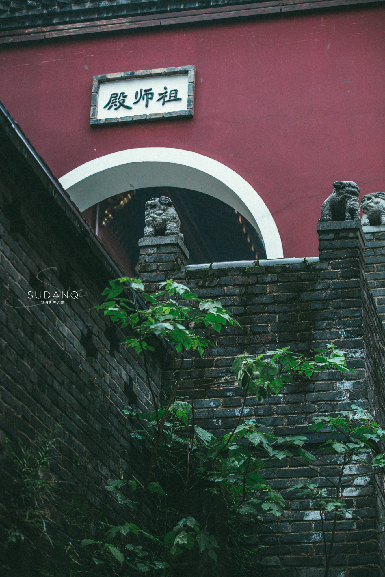 武汉这座道观建筑群在国内堪称"唯一",藏有三绝,雨天极为幽静