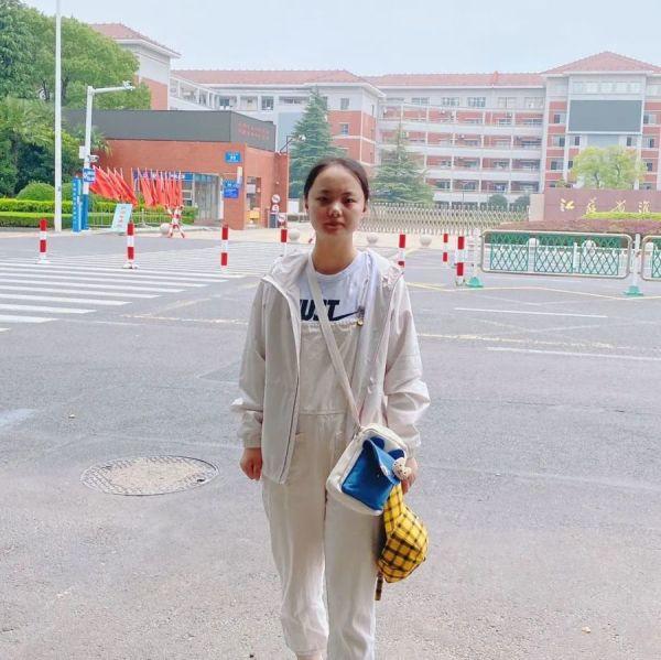 江苏高考状元白湘菱：离满分只差20分，为何被清华北大拒收？
