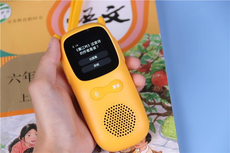 新一代復(fù)讀機(jī)居然小學(xué)學(xué)科全覆蓋，牛聽聽超記牛體驗(yàn)