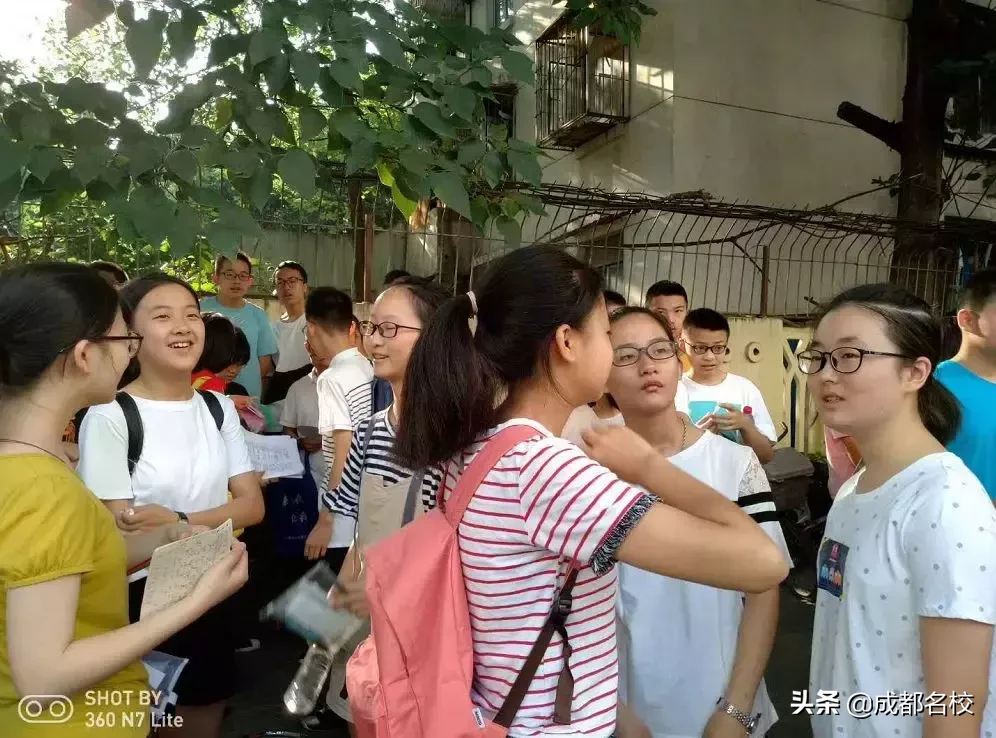 “我的儿子一定能上四七九！”今天，12万考生，决战中考