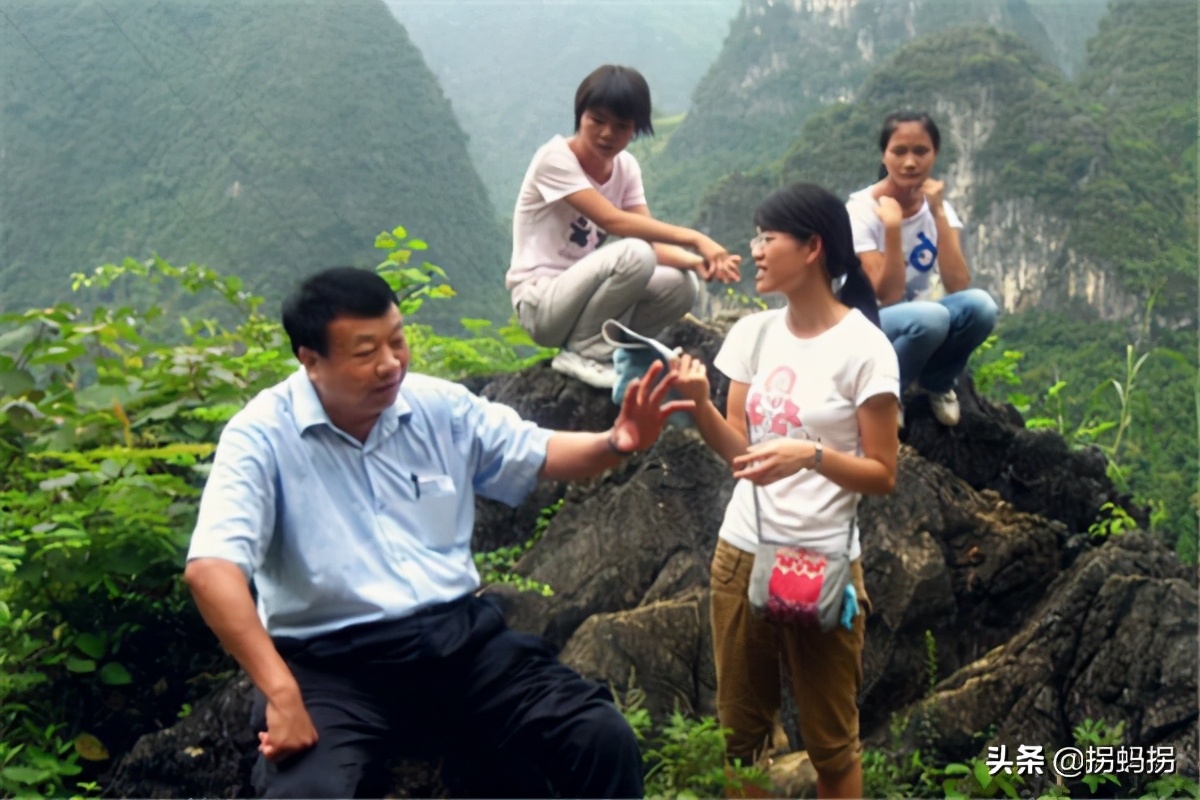 为1.8万名贫困生圆大学梦丨哪怕化缘，也要筹钱让他们走出大山