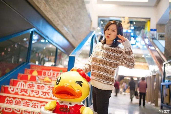 萌化少女心！驾高尔夫享受冬日暖阳