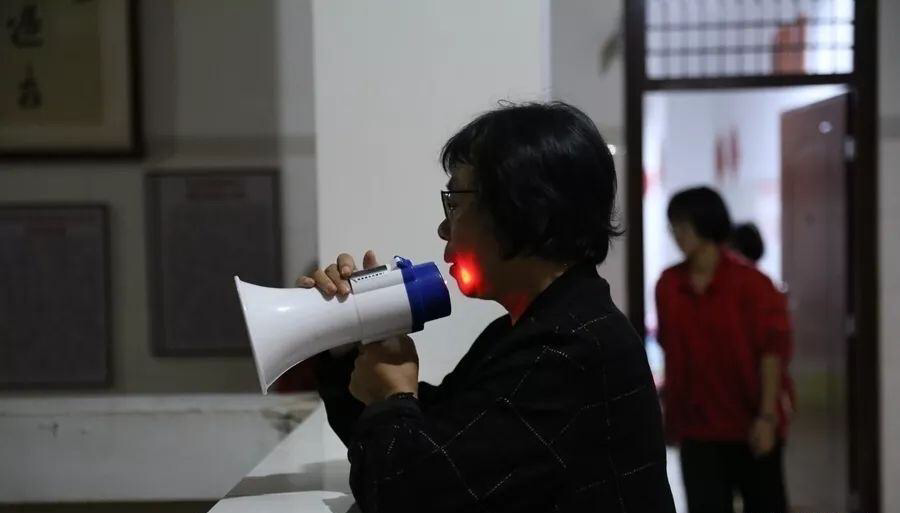 最后一课原型：一条破裤换来所学校，她让1800名女孩走出大山