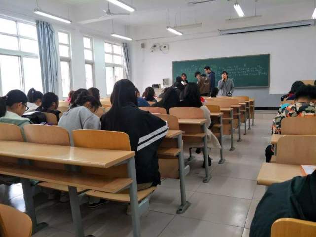 大学班委权力分六级，劳动委员在第五级，副班长“有职无权”