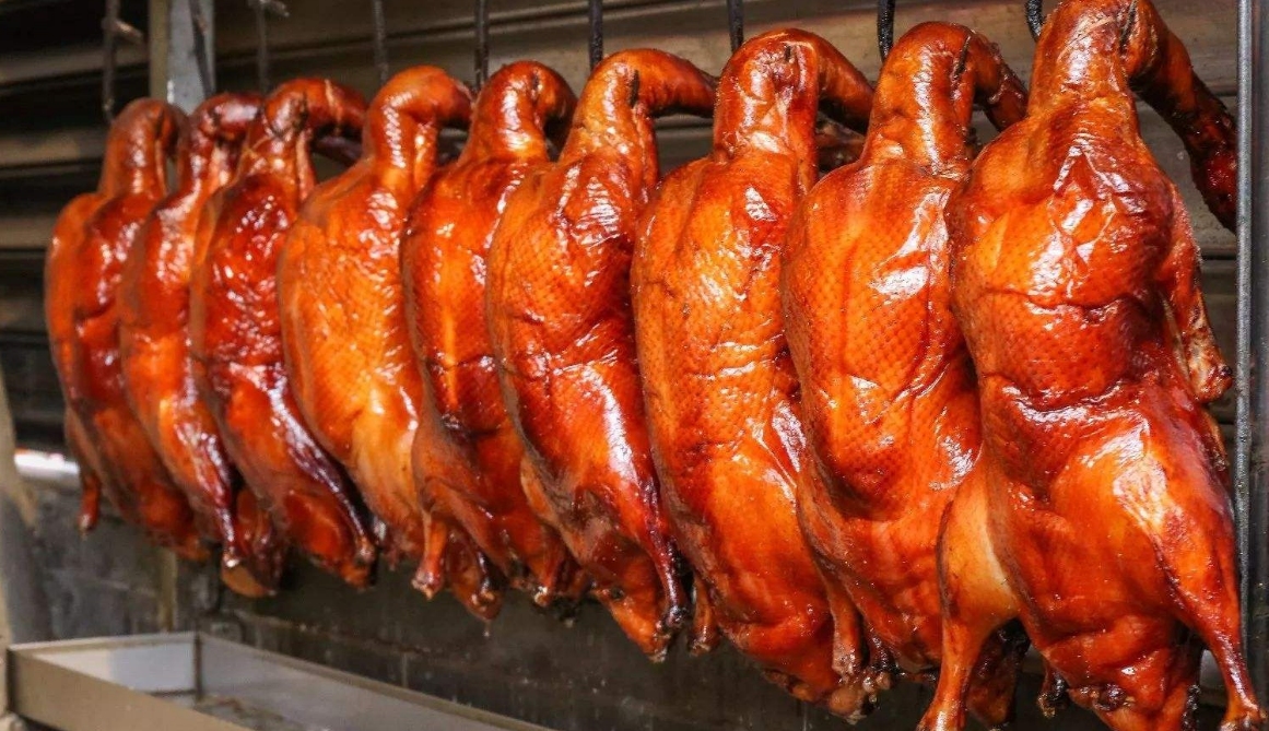 活鸭价格50元一只,烤鸭却只卖18元,加工后还便宜了?内幕已揭晓