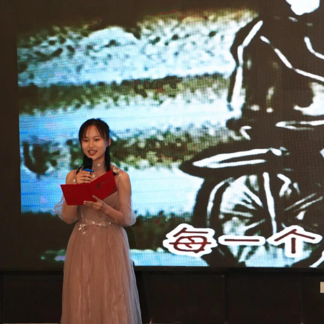 知云时代 | 厦门工学院职业教育学院IT服务专业授机仪式