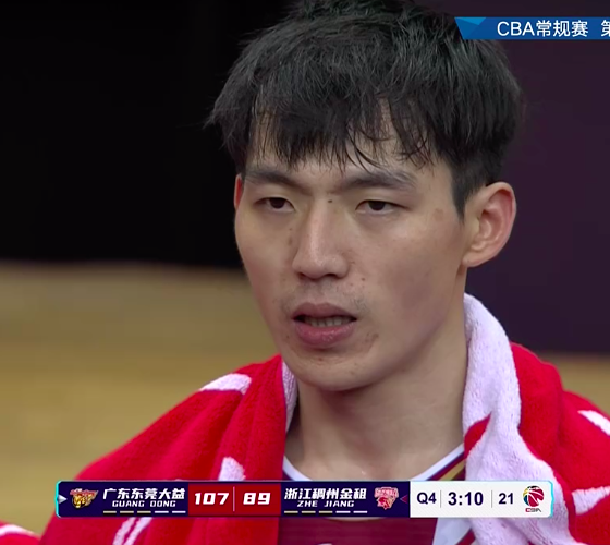 篮球比赛一节换人多少次（广东全场换人36次，杜锋用一招迷惑对手，让刘维伟布防全乱了套）