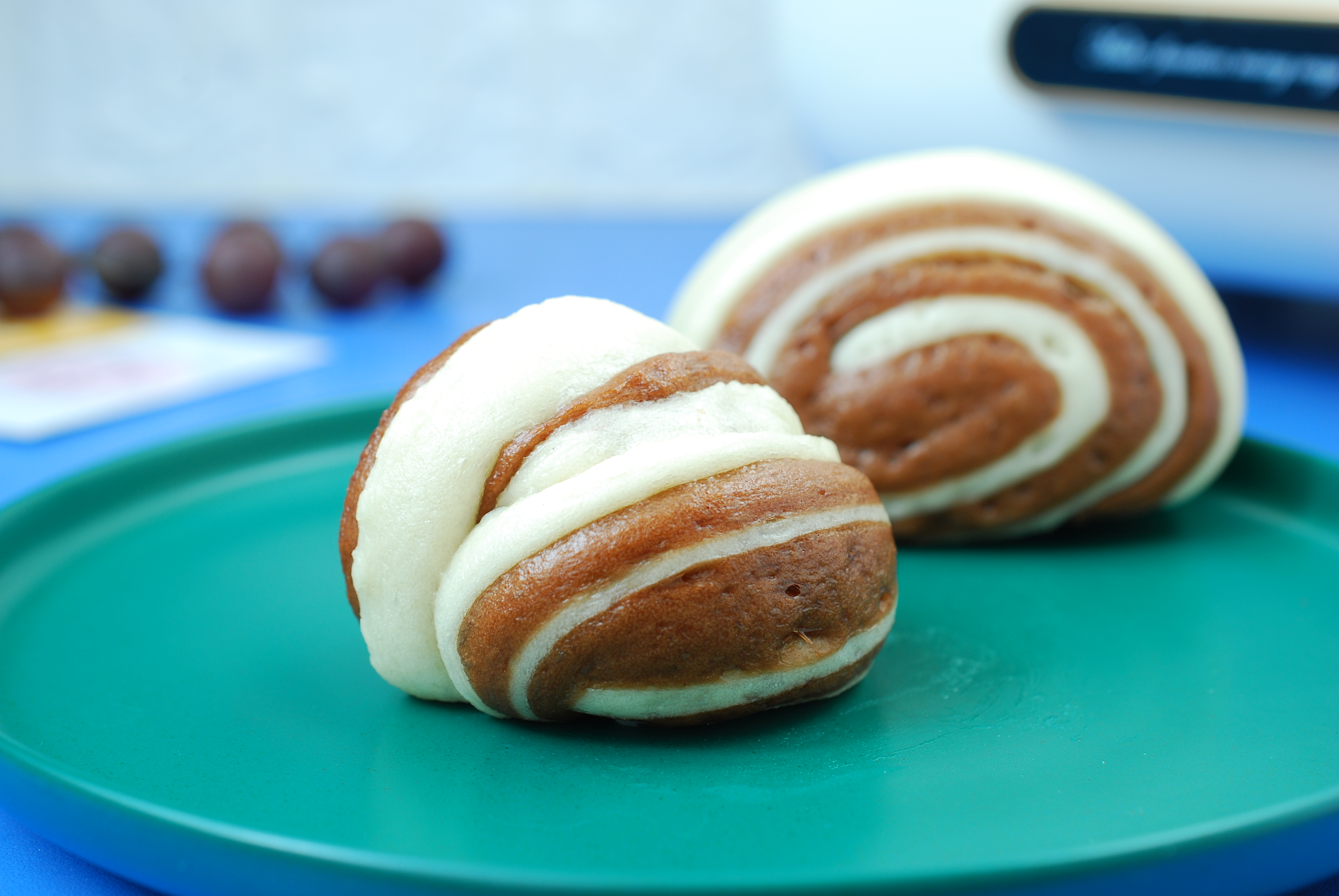 一卷一切做个双色花卷馒头,个个松软有弹性,孩子喜欢吃