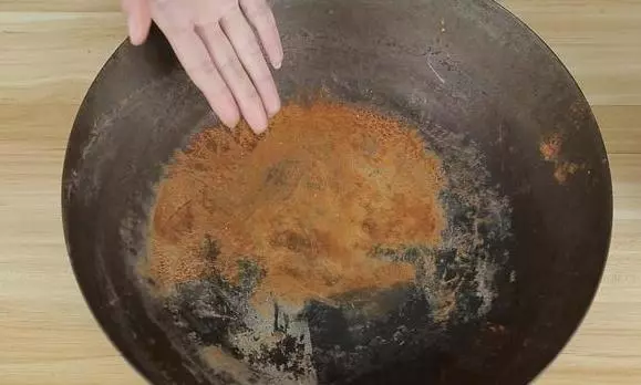 铁锅生锈怎么处理干净，家里铁锅快速除锈的方法