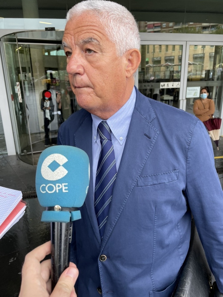 与本泽马交换球衣（路走宽了！？本泽马赛后“执意”和武磊换球衣）