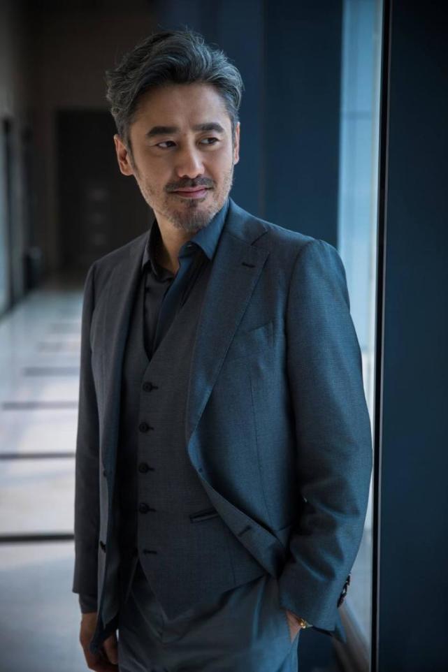 演员吴秀波个人资料(男演员吴秀波简历) - 贝斯和电吉他的区别