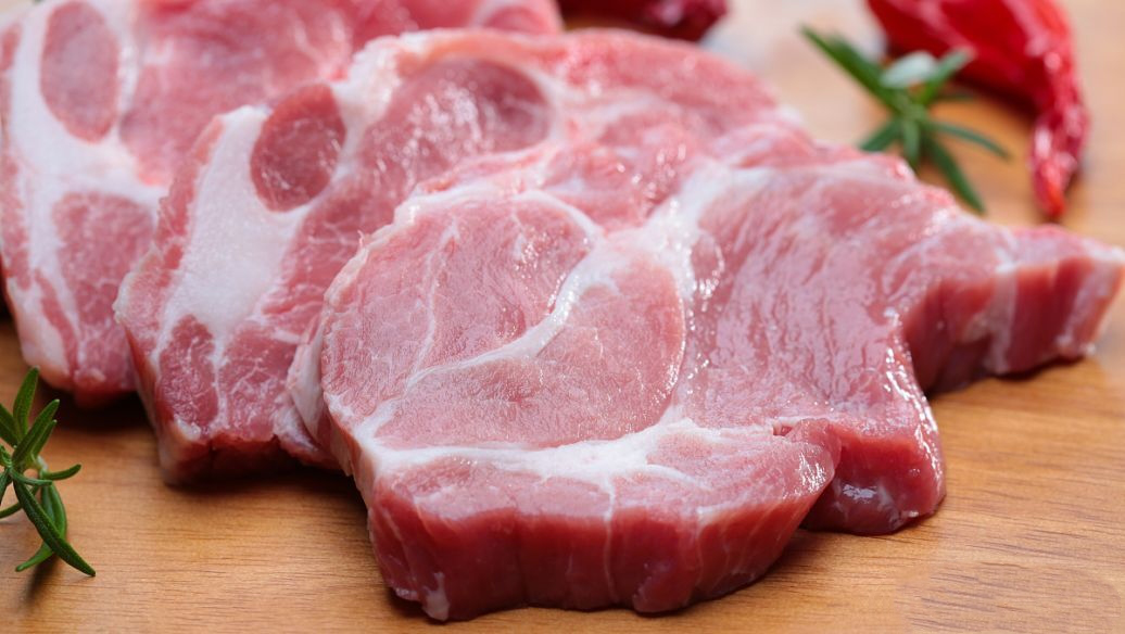 从日常肉食向"奢侈品"迈进,明年猪肉100元2斤有可能吗?