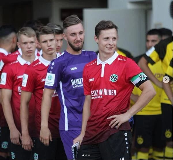 贝肯鲍尔拿过世界杯么（贝肯鲍尔之孙，背着伟大姓氏在德国第四级别联赛“平凡生活”）