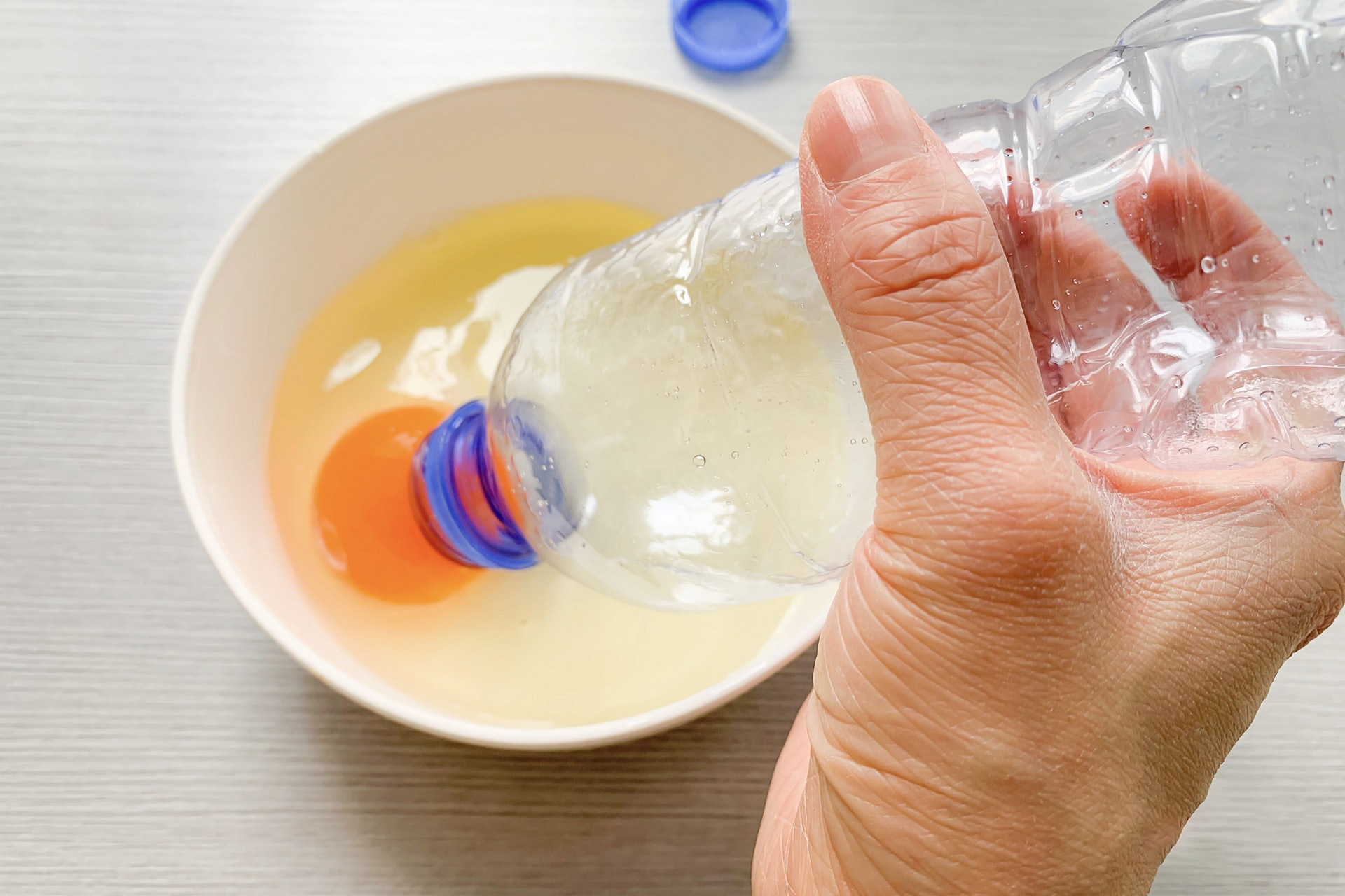 手动打蛋器打发蛋白要多久(手动打蛋器要打多久才能把蛋清打发) - 风