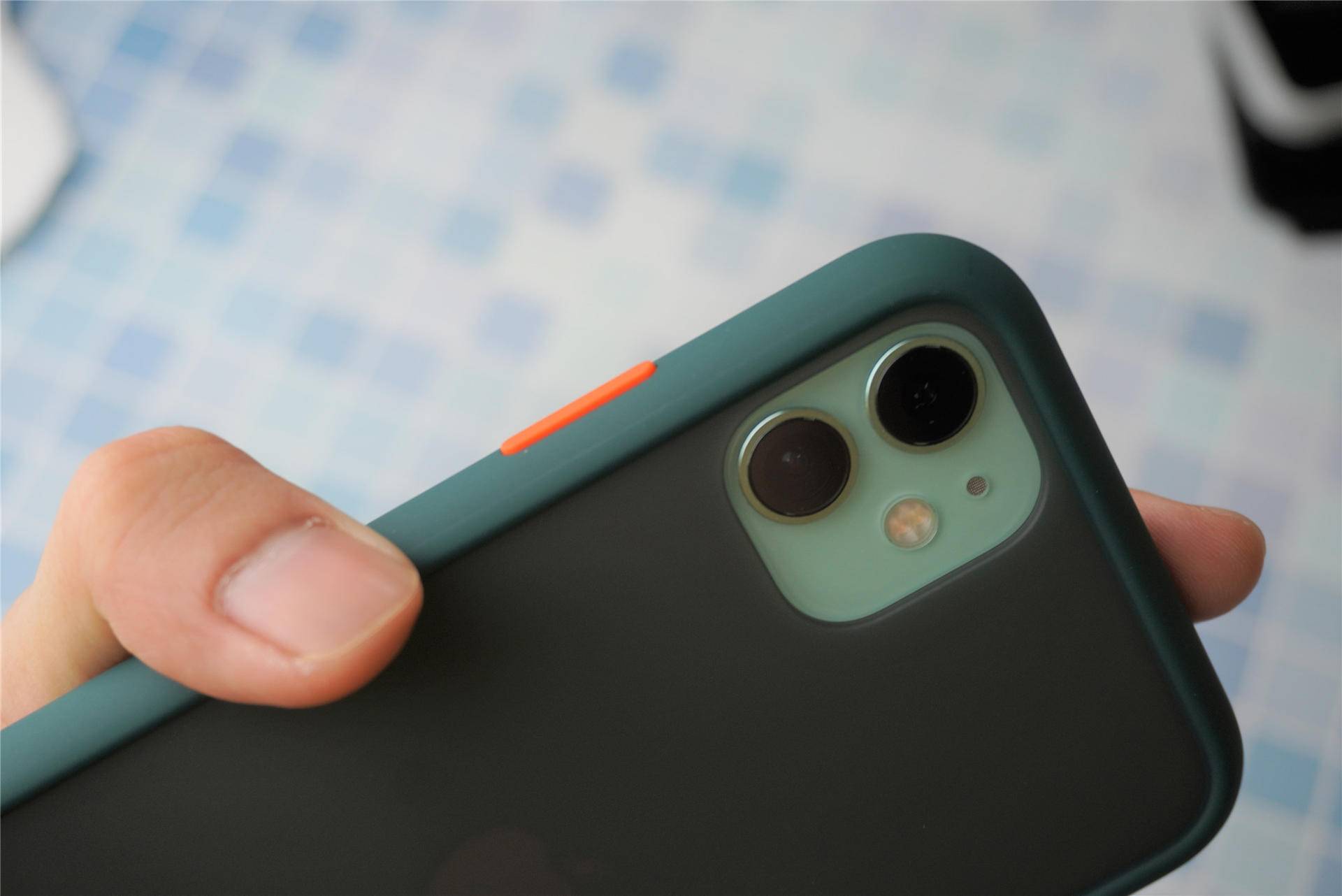 尔白为心仪的iphone 11换套贴膜和保护壳的体验分享：这波不亏