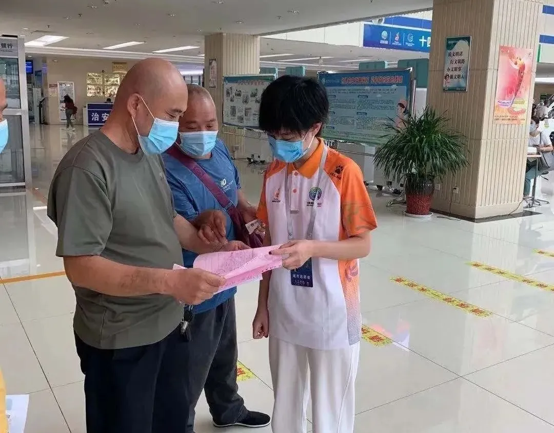 渭南市中心医院40余名城市志愿者圆满完成志愿服务工作