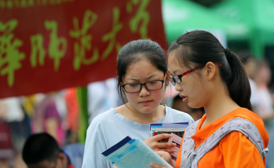 山东考生迎“好消息”，2所学校合并成重本大学，幸福来得太突然