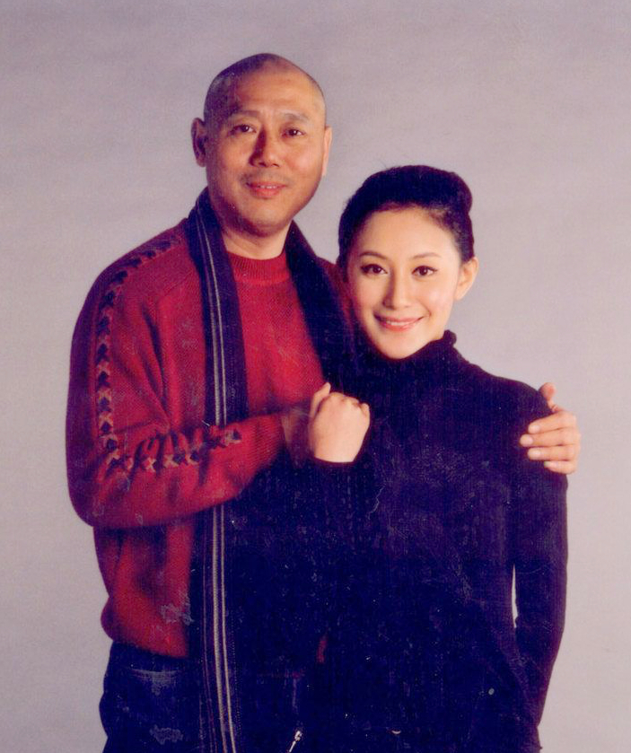 了毕业于北京电影学院表演系2001级本科班的北京姑娘侯璎珏(原名侯角)