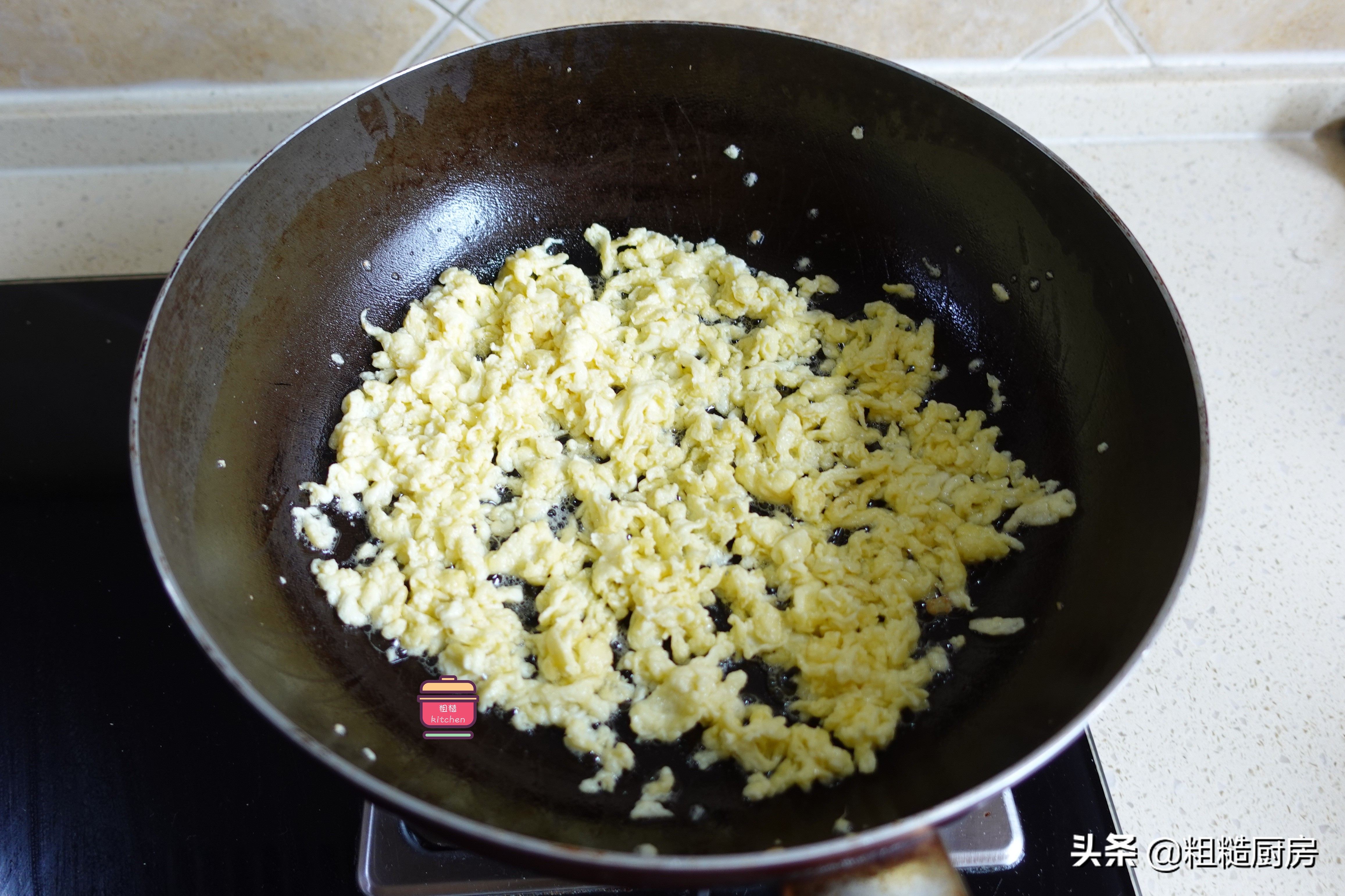 天熱胃口差,給家人炒盤橡子涼粉,爽口不油膩,醬香濃郁太饞人