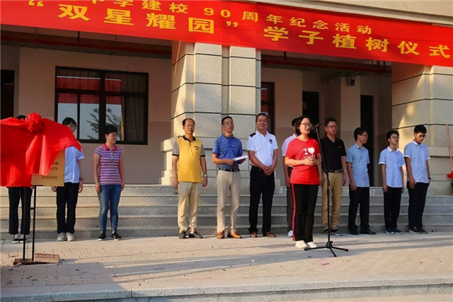 黄亦陈：687分摘状元上北大，获百万奖金，打破读书无用论