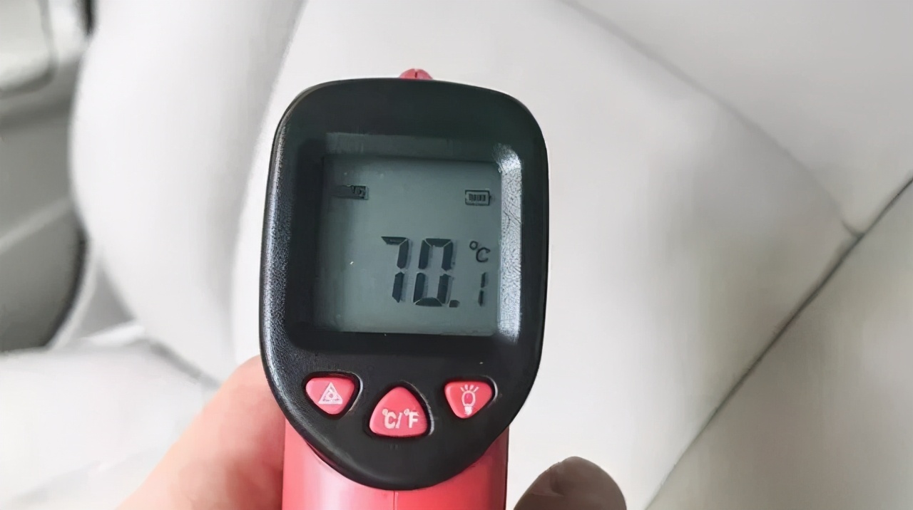 貼膜到底該怎么選，實測買車送的玻璃膜和品牌膜的區別？
