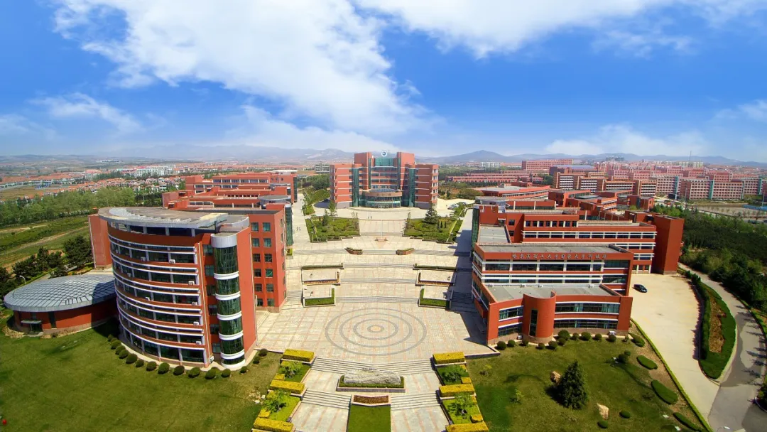 来荣成读大学：在蓝天碧海间绽放最美青春