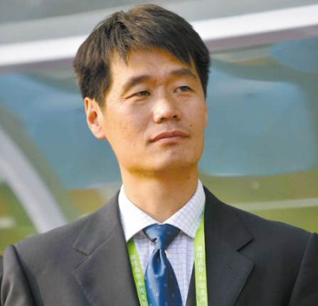 李霄鵬力壓索爾斯克亞（李霄鵬創(chuàng)造中國足球歷史！教練年終排名第32，對比去年飆升59位）