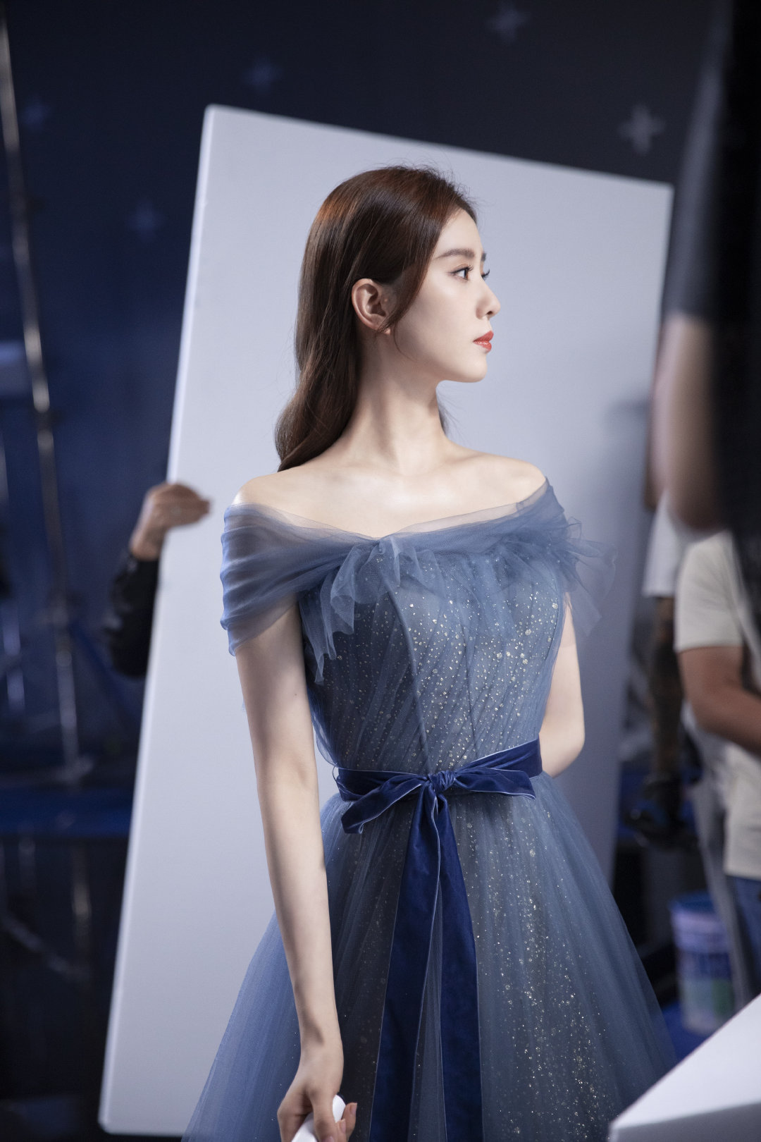 龙葵谁演的(刘诗诗一袭蓝裙梦回仙剑龙葵,皮肤白皙露直角肩,网友:仙女