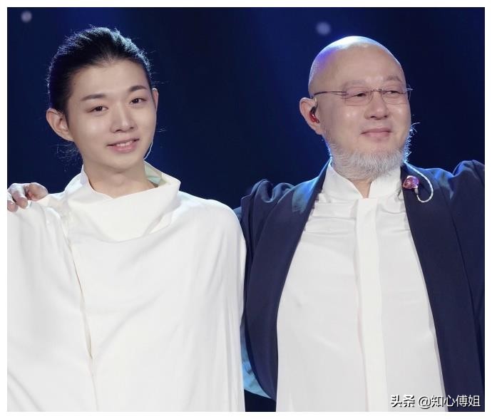 最近霍尊被网络群轰,虽然霍尊没有家暴,没有婚内出轨,没有嫖娼,更没有