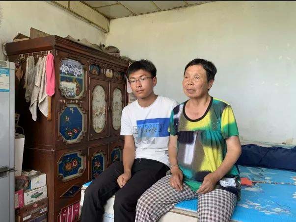 寒门学子苏贺：高中时每月50块伙食费，高考615分考入东北大学