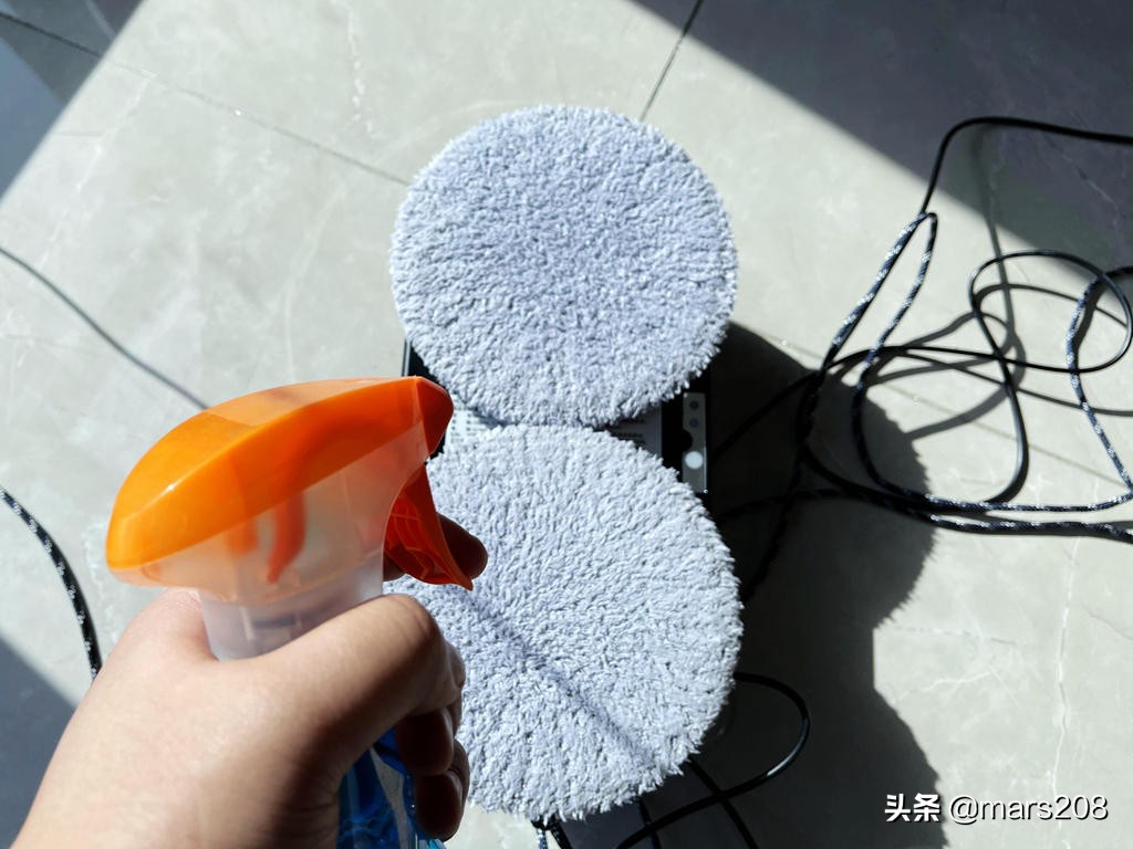 今后擦玻璃就靠它了，窗明镜亮心情好，玻妞擦窗机器人388体验
