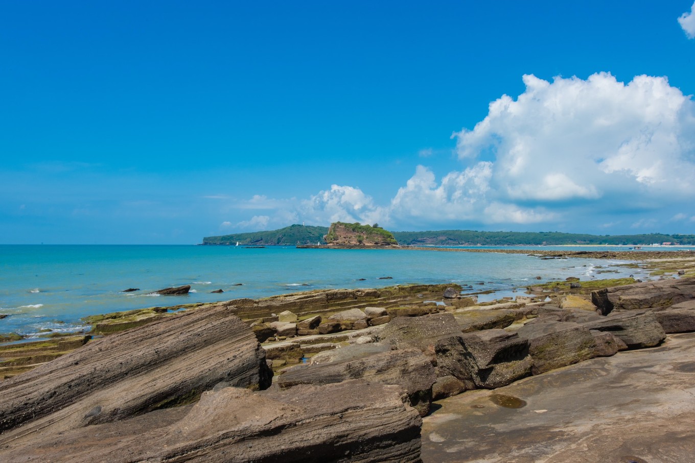 去中国十大最美海岛-涠洲岛看一场浪漫的日出日落,环岛很享受
