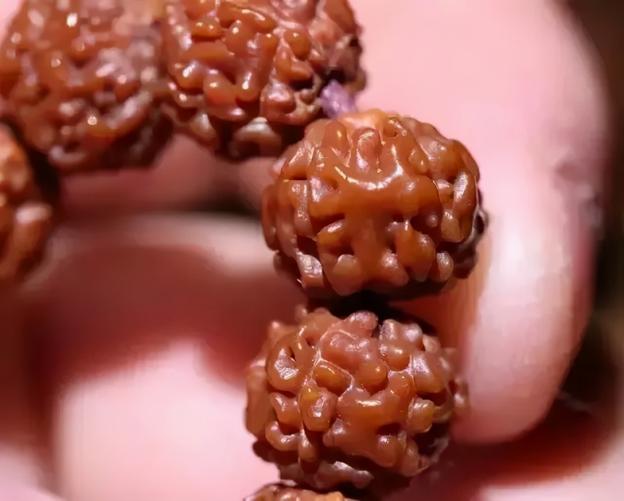 能盘出极品包浆的手串,还得是文玩老6样(黄花梨手串) 第8张