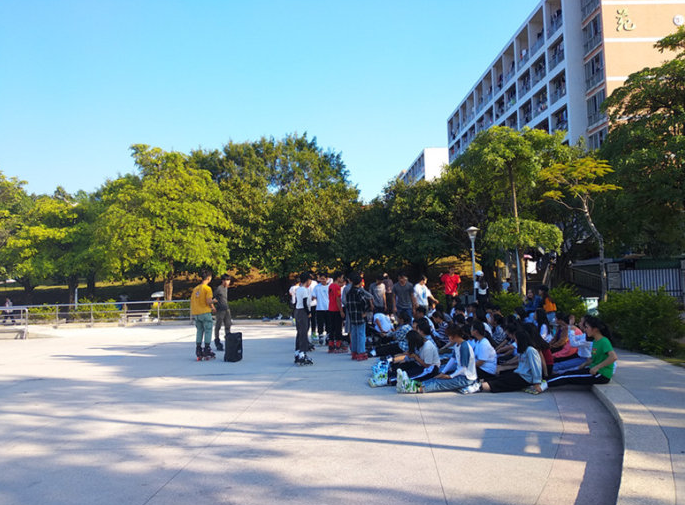 大学和这几类人走的近，可能会得到想不到的福利，大一新生要知道