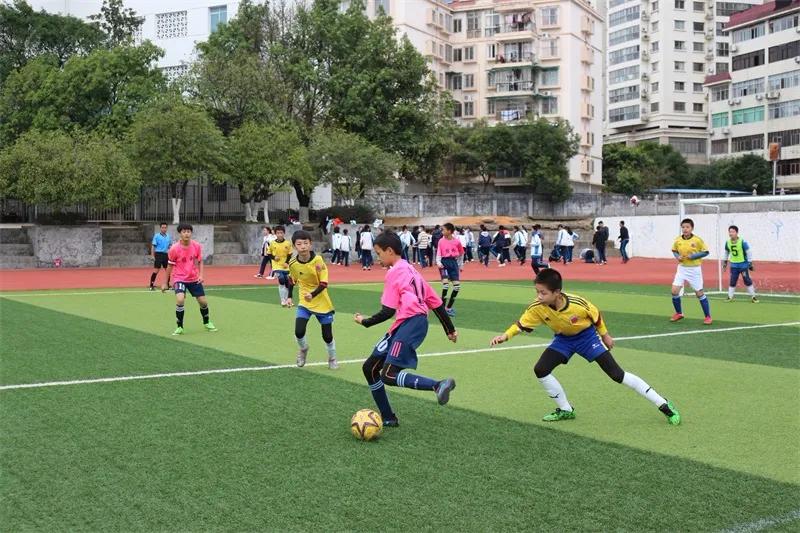 小学生足球联赛亚军(胜利小学男子足球队勇夺2020年桂林市小学生足球比赛亚军)