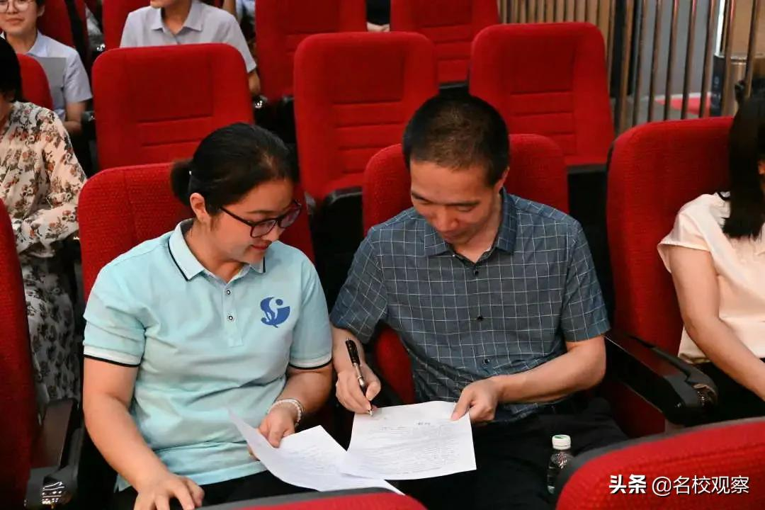 成都新世纪外国语，师徒结对传薪火，青蓝携手续华章