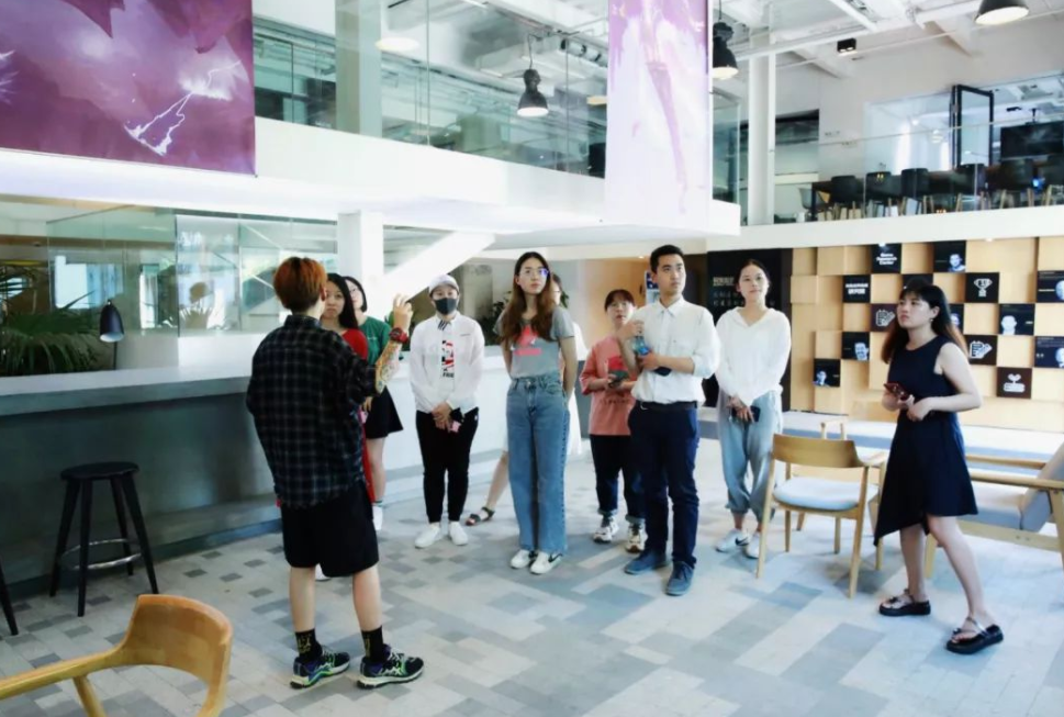 清华大学该有多“豪”？男大学生被吓到，直言：不愧是别人的学校