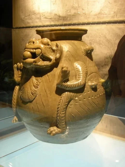 《汉书·西域传上》:"乌戈地暑热莽平,……而有桃拔, (师) 子,犀牛.