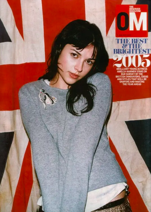 和詹米同岁的阿梅利亚,出生在电影世家,父母伯父都是英国的演员,她