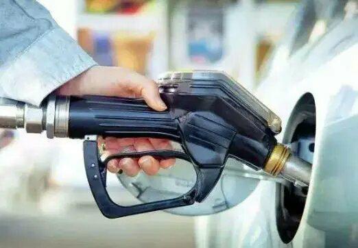 汽油一升等于多少斤，一升汽油多少钱？
