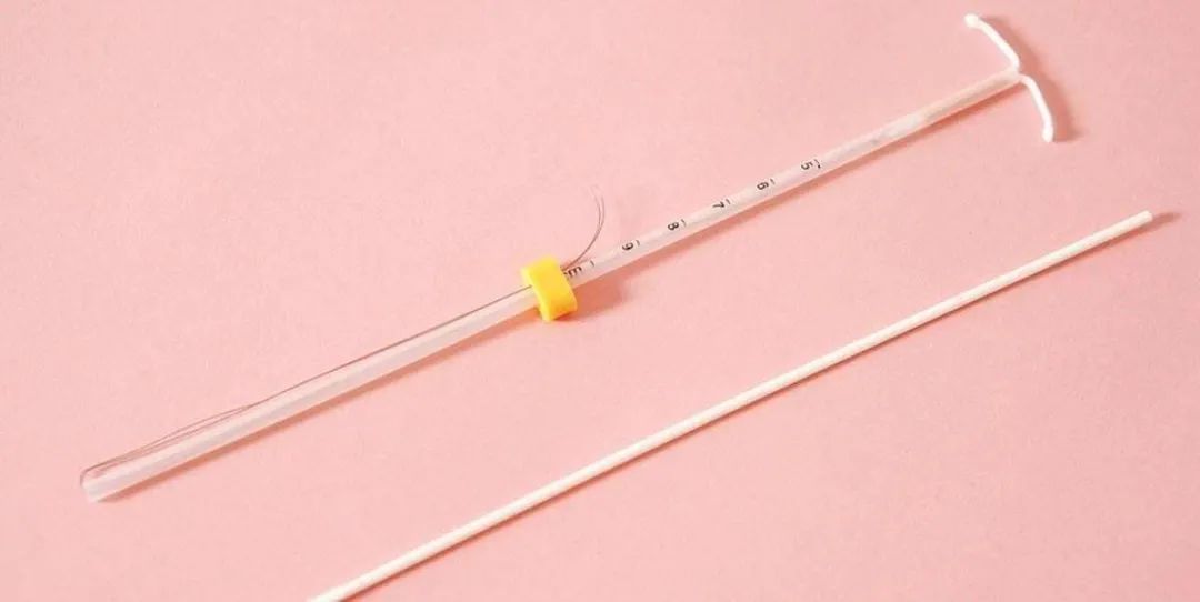 还有一种带有药的宫内节育器,称为曼月乐环,曼月乐环是塑料的,为一种