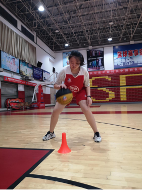 郴州学篮球到哪里好（青少年“体育·新时代”郴州勇胜阳光青少年篮球俱乐部夏令营站）